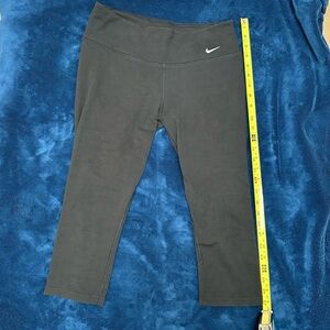 Nike Dri Fit Capri Legging